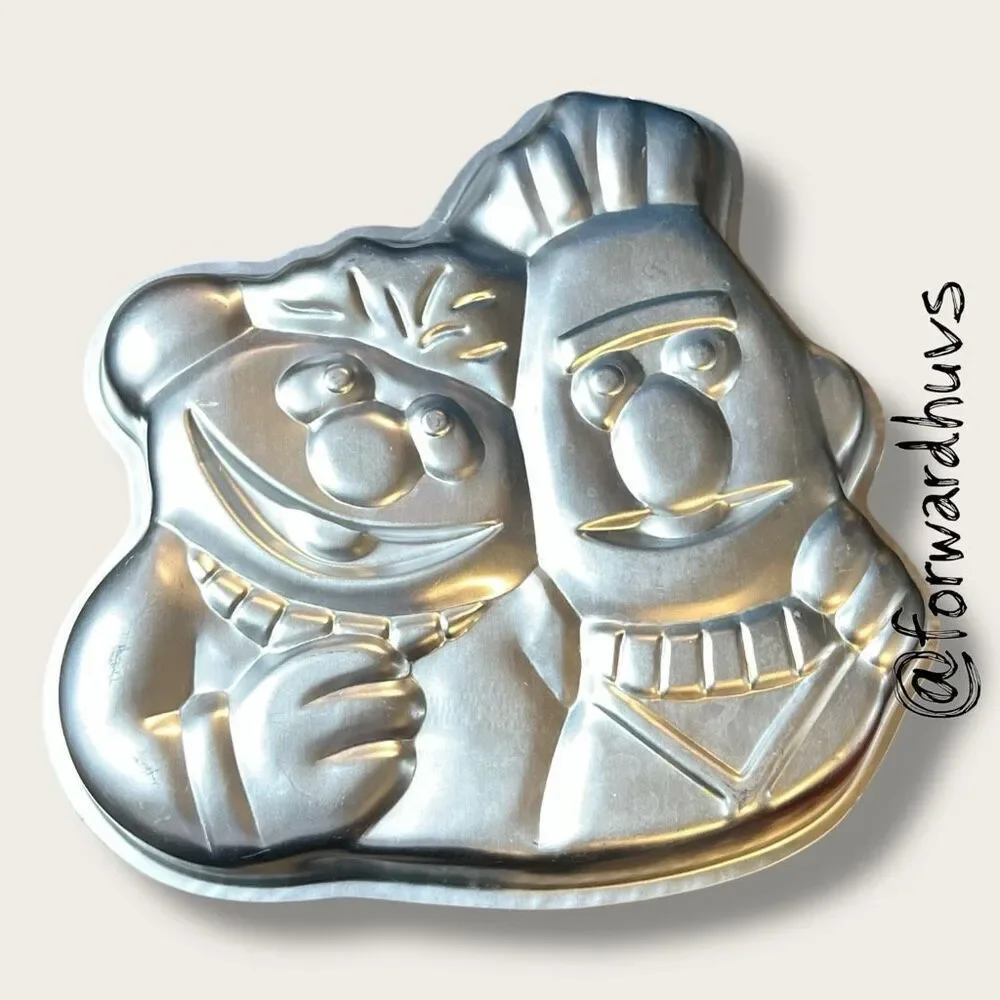 Wilton Vintage 1977 Burt & Ernie Cake Pan